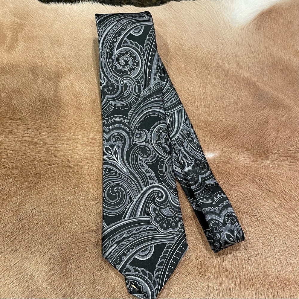 Donald J Trump Signature Collection Black Paisley Silk Tie